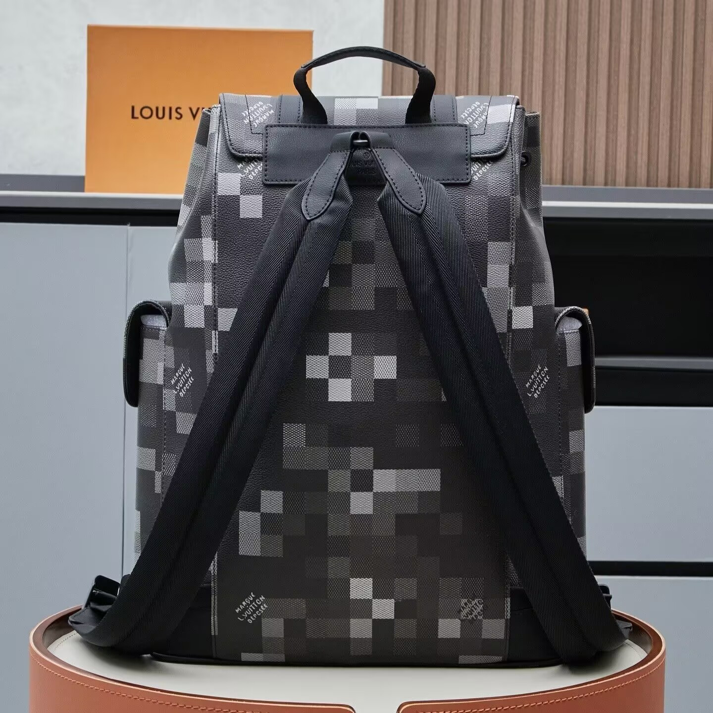 LV Christopher MM M14952 38x44x12.5cm