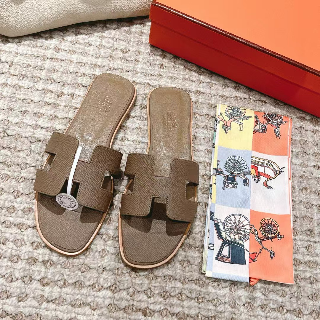 UA Hermès Oran sandal