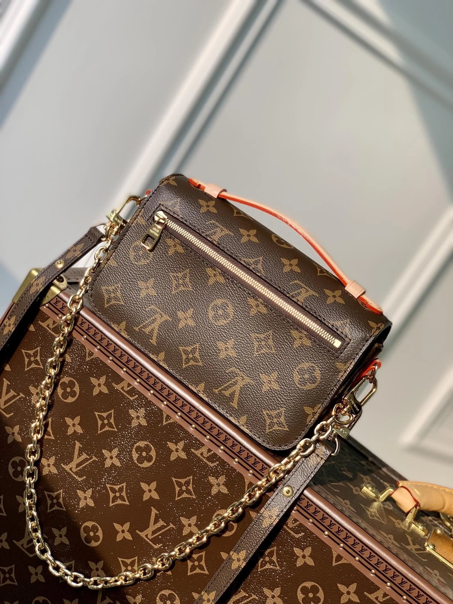 LV POCHETTE METIS EAST WEST M46279