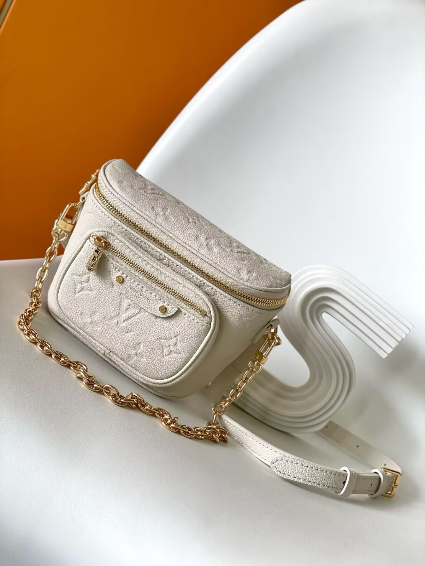 LV Mini Bumbag M83275 17x12x9.5cm