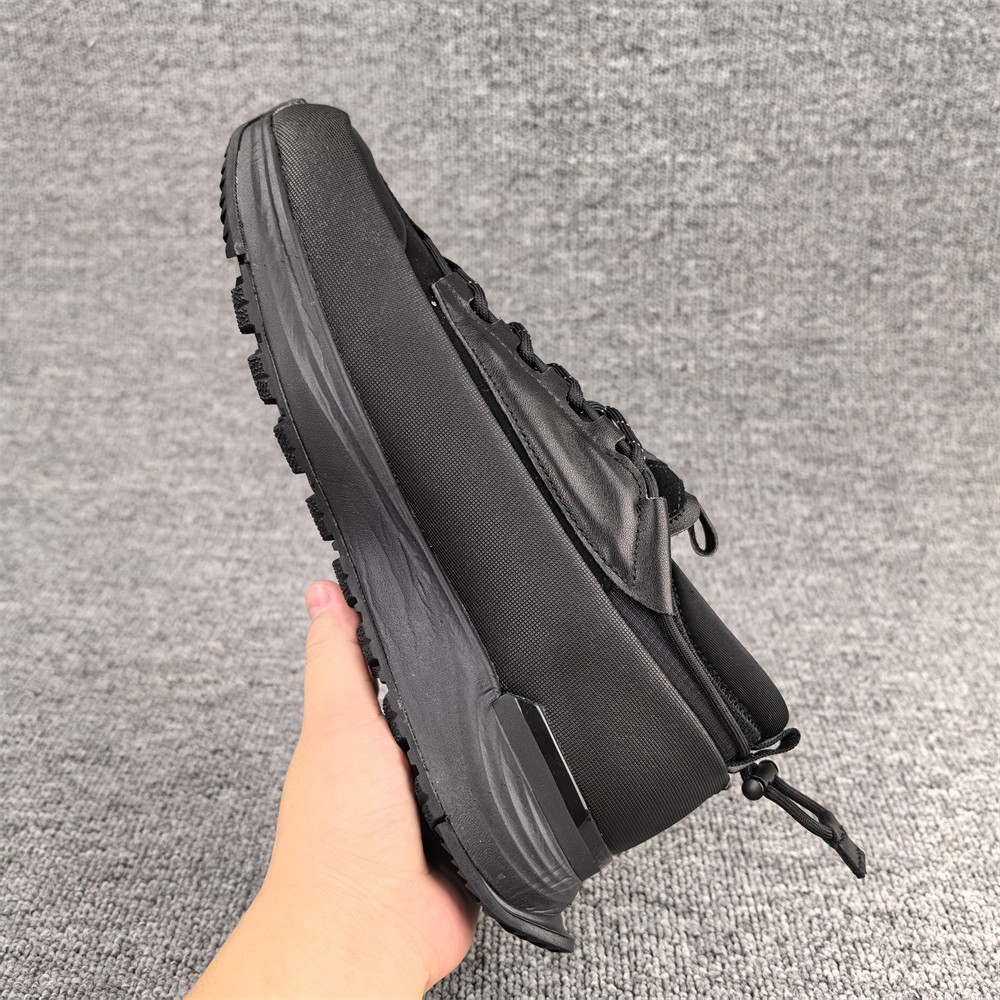 ua Can*a Go*e glacier trail sneaker