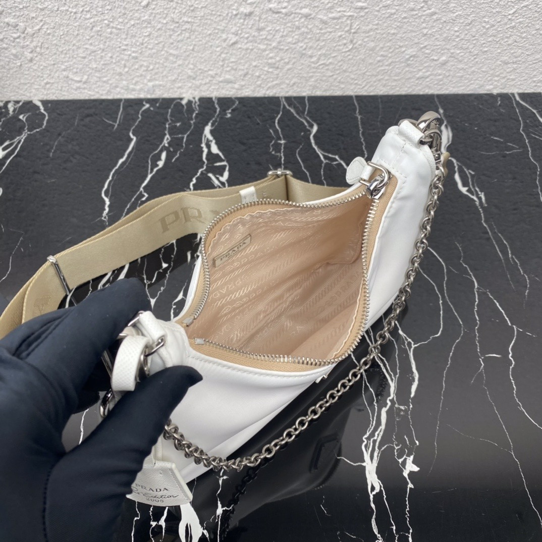 Pra*a re-edition 2005 re-nylon bag white