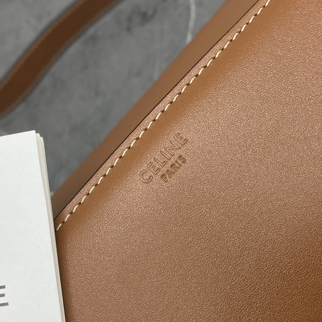 Ce**e triomphe bag 22x16.5x7cm