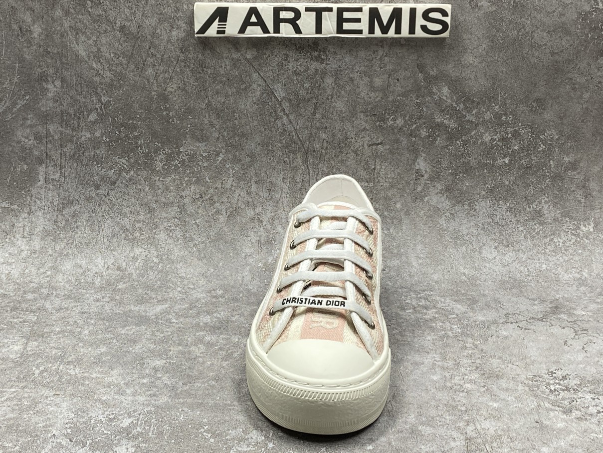 D*or walk n D*or patch embroidery pink