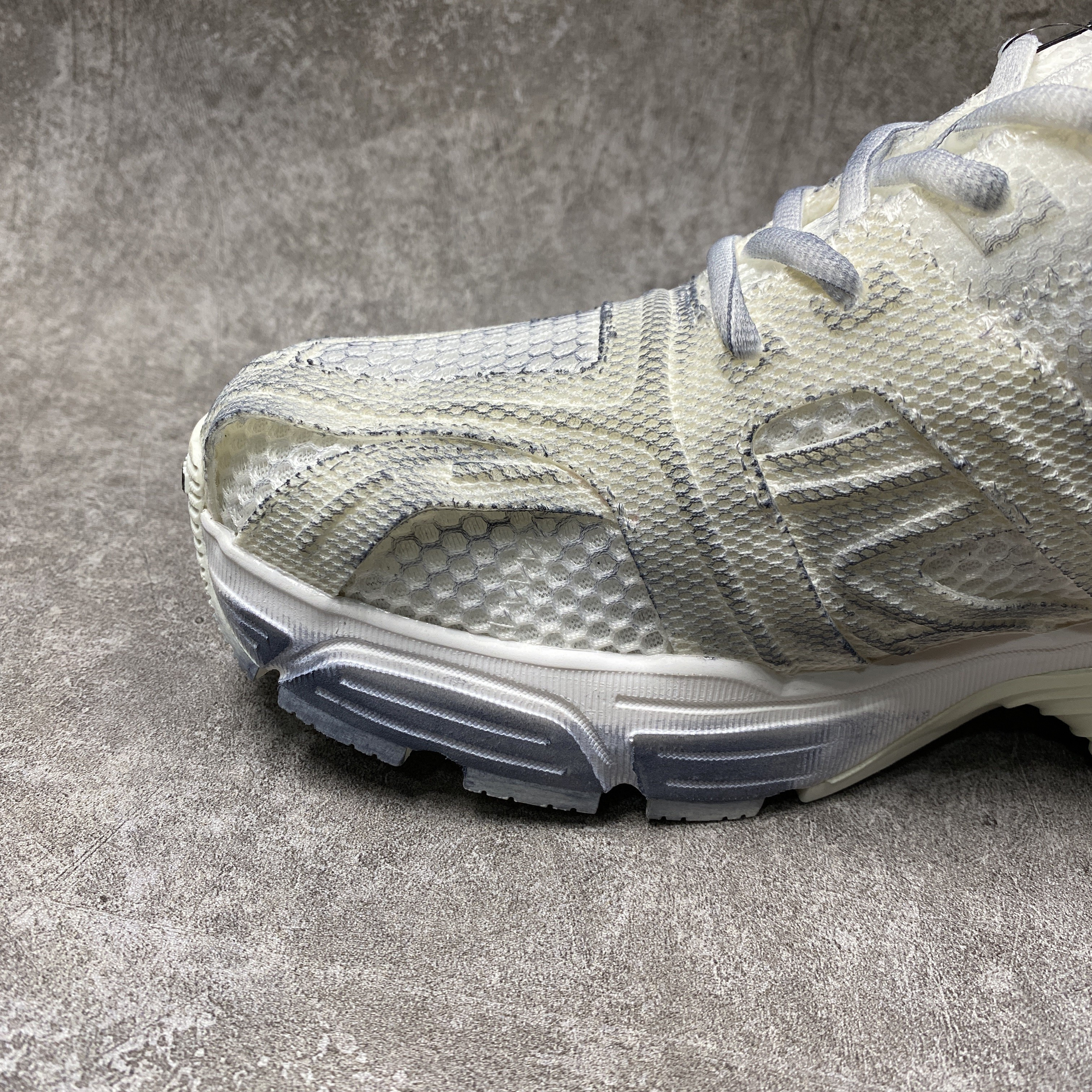 Balenciga Phantom Trainers Washed White