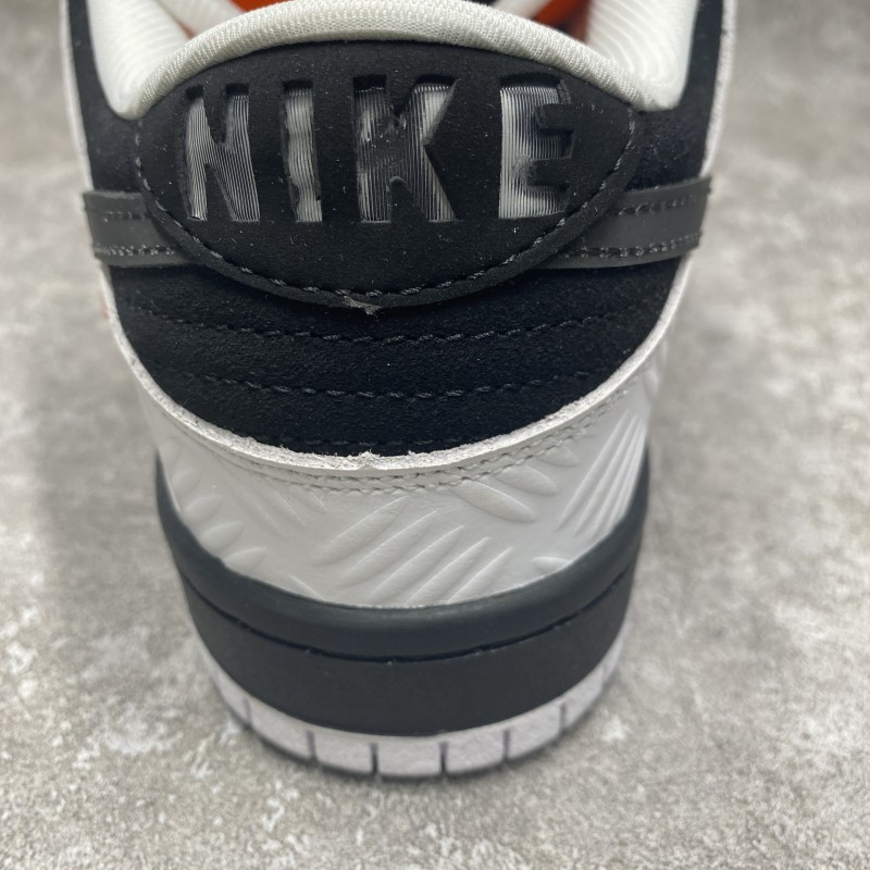 Nike SB Dunk Low TIGHTBOOTH