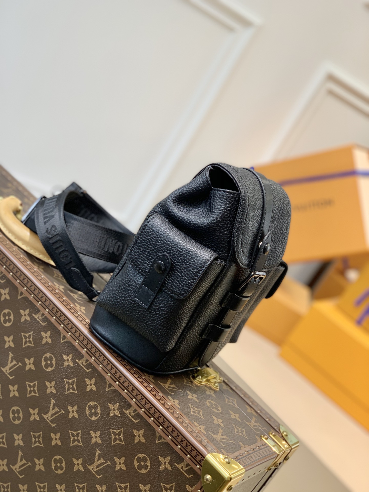 LV CHRISTOPHER XS M58495