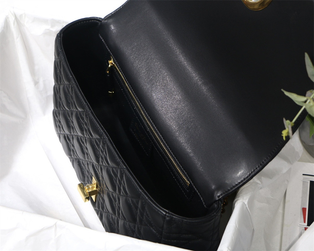 large d*or caro bag black S*pple cannage calfskin 29 x 18 x 10 cm