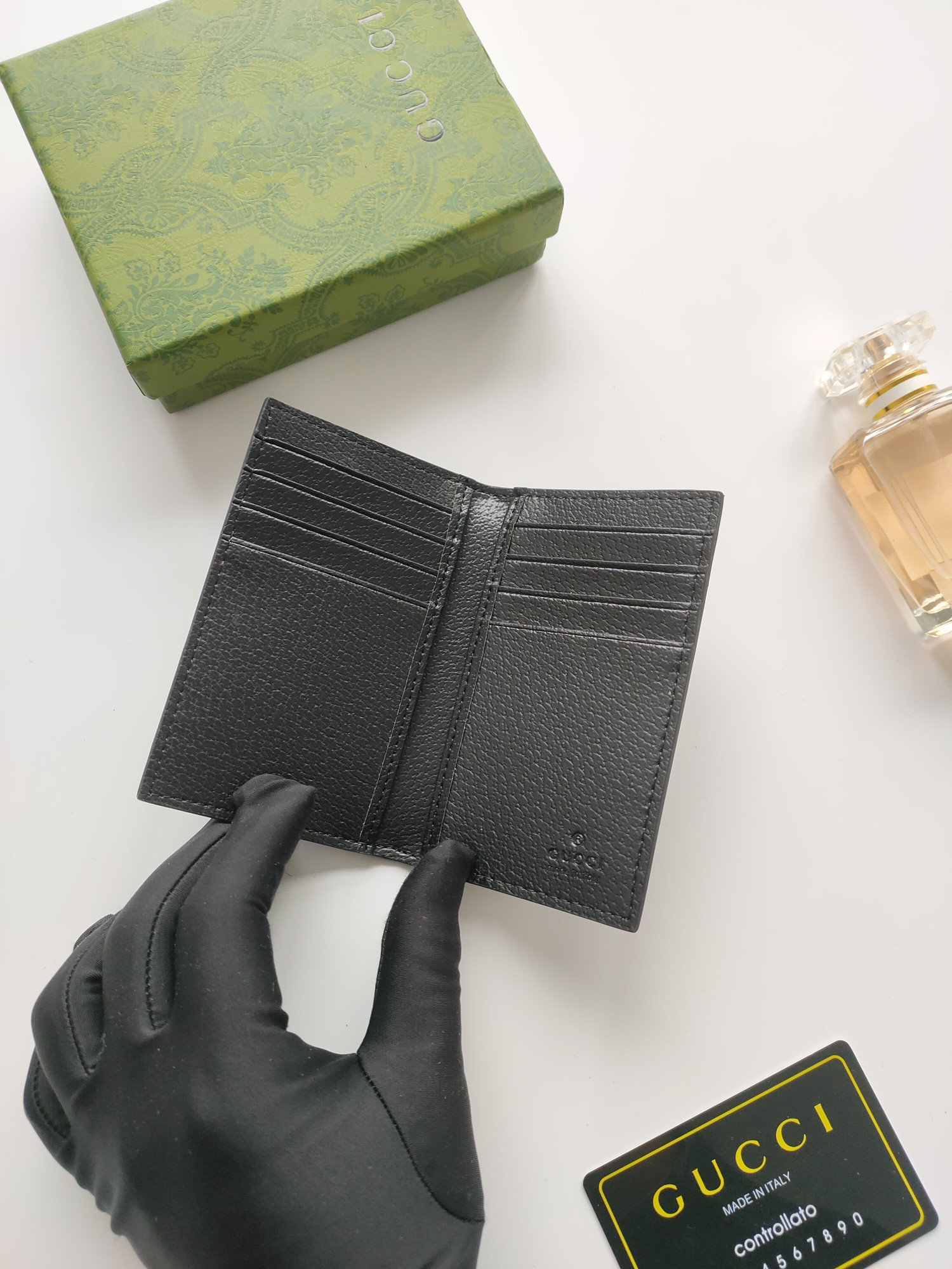 G*u*i gg  card case wallet