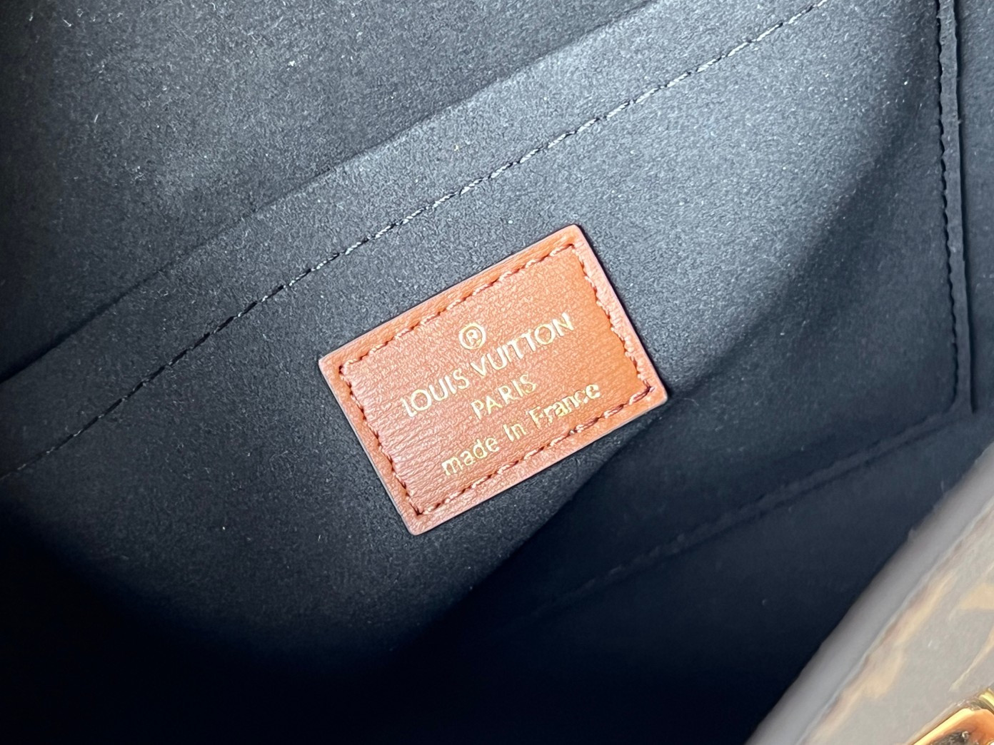 LV M46751 Dauphine Capitale 6.9 x 6.9 x 3.5 inches