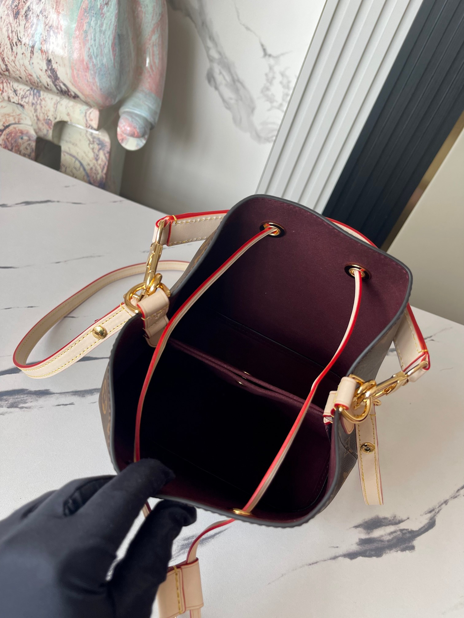 LV M46581 Néonoé BB 7.9 x 7.9 x 5.1 inches