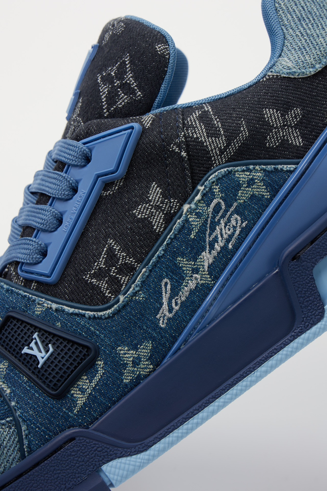 UA LV Trainer Sneaker