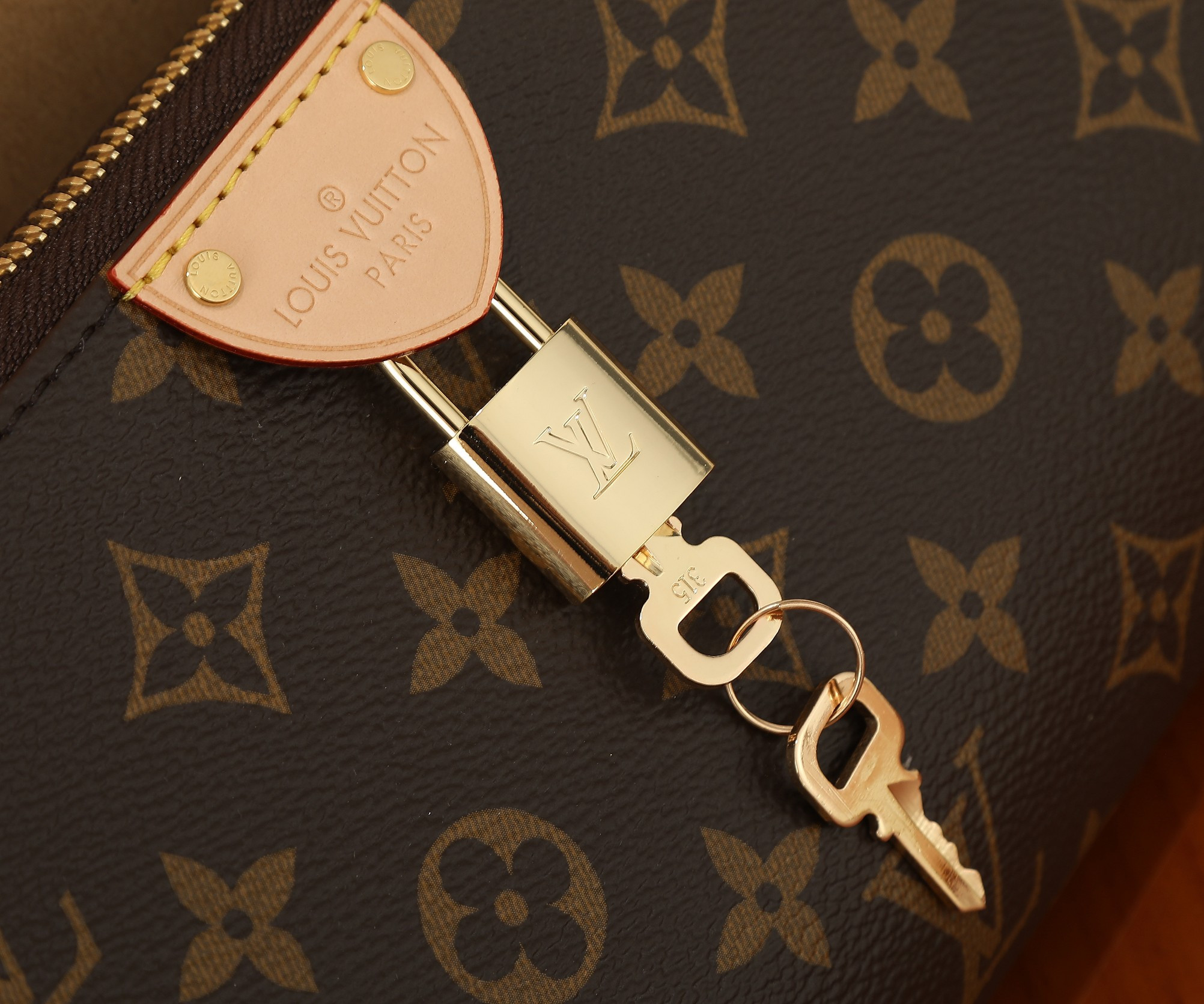 LV Pochette Tirette M12859  8.7 x 4.7 x 2.2 in