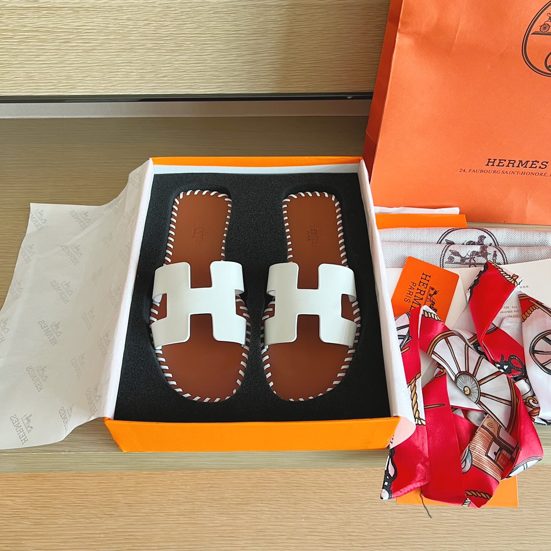 UA Hermès Oran sandal