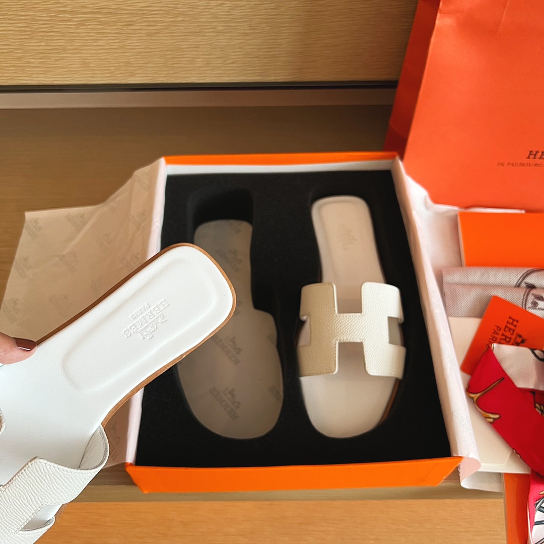 UA Hermès Oran sandal