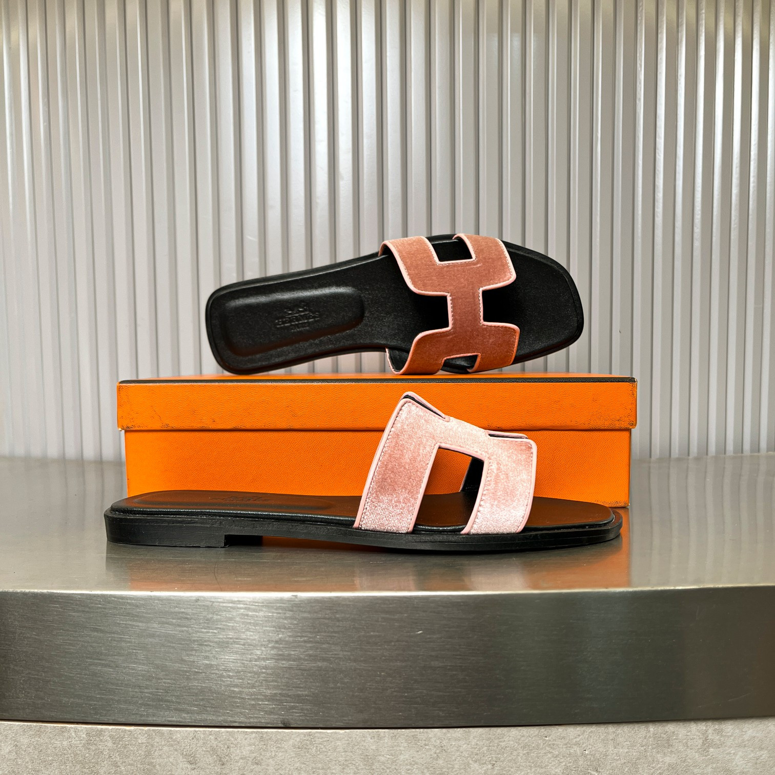 UA Hermès Oran sandal
