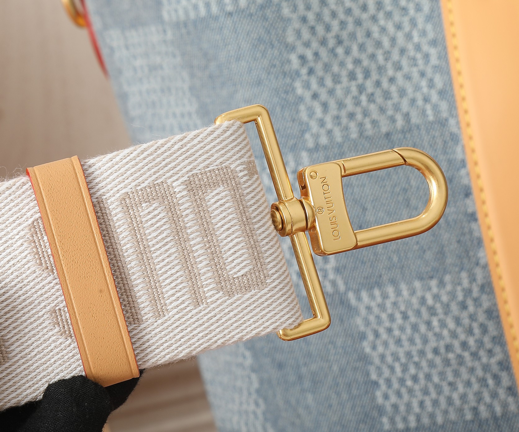 LV Weekend Tote N40702 16.9 x 13.4 x 6.9 inches