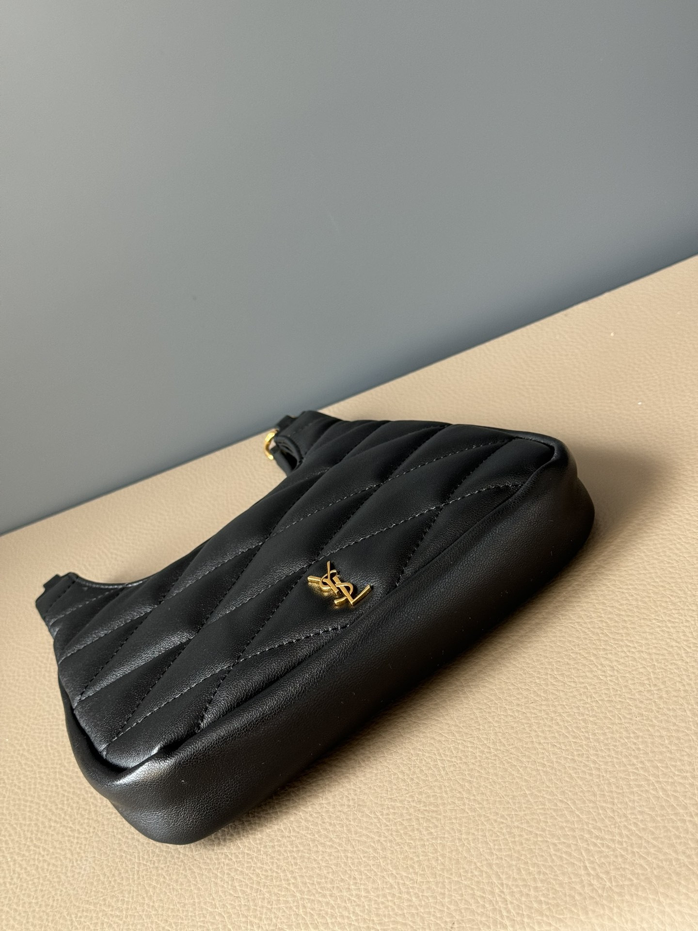 Y*L sade hobo in lambskin 19 x 21 x 4 cm