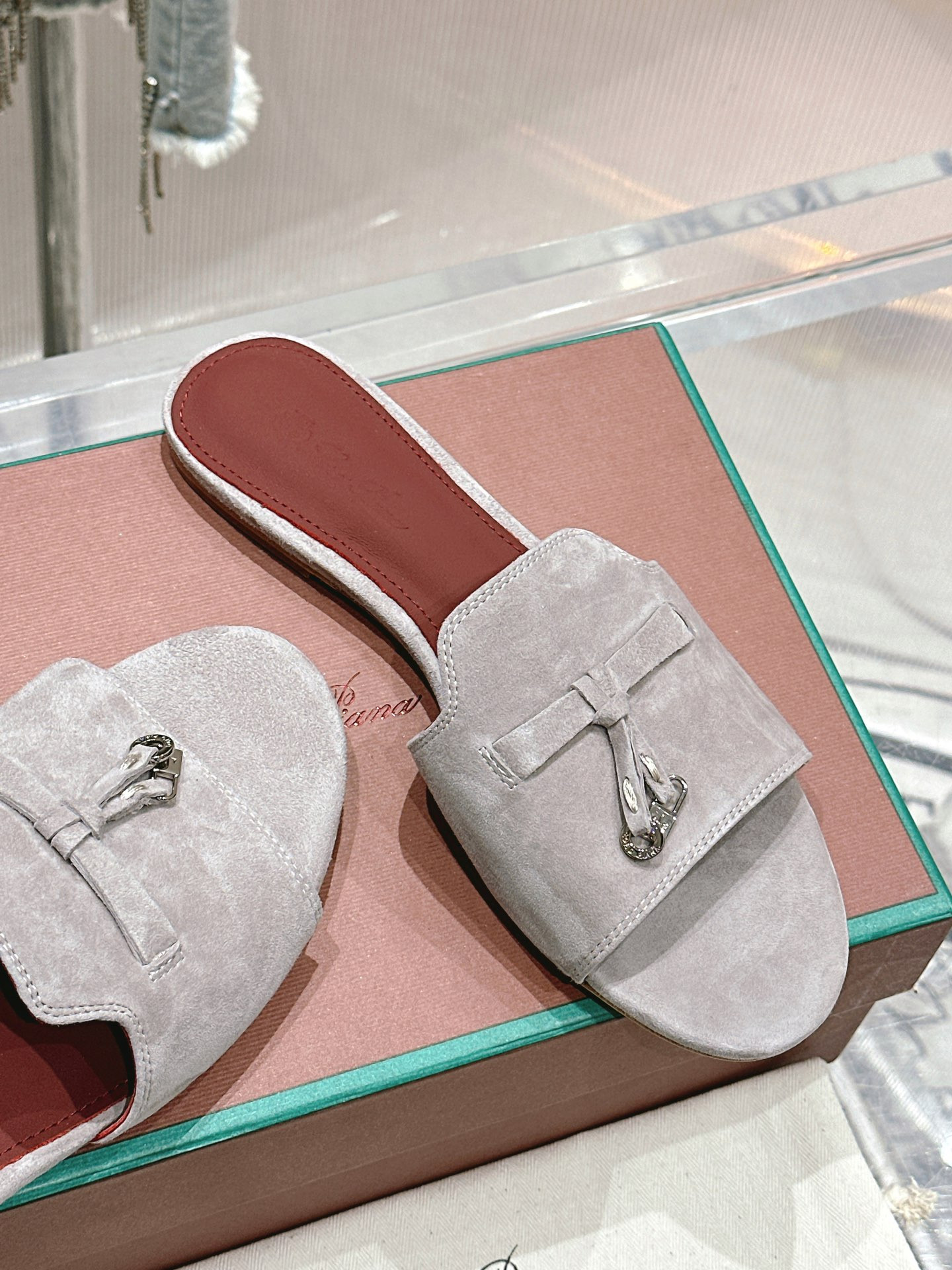 ua L**o p*ana summer charms sandal