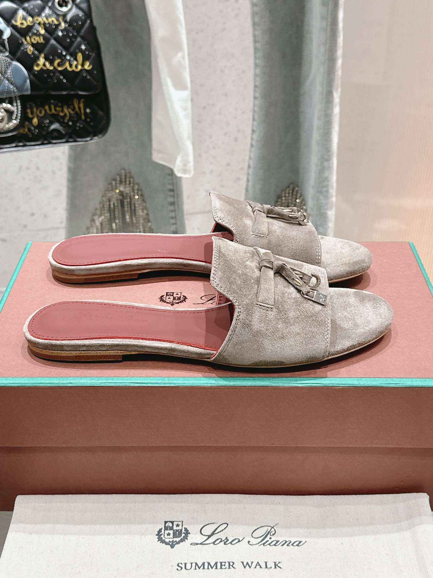 ua L**o p*ana summer charms sandal