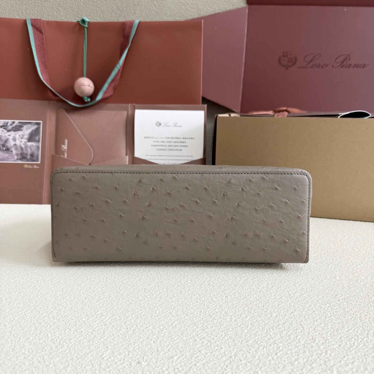 L**o p*ana extra pocket l27 ostrich-grained leather 16x27x10cm