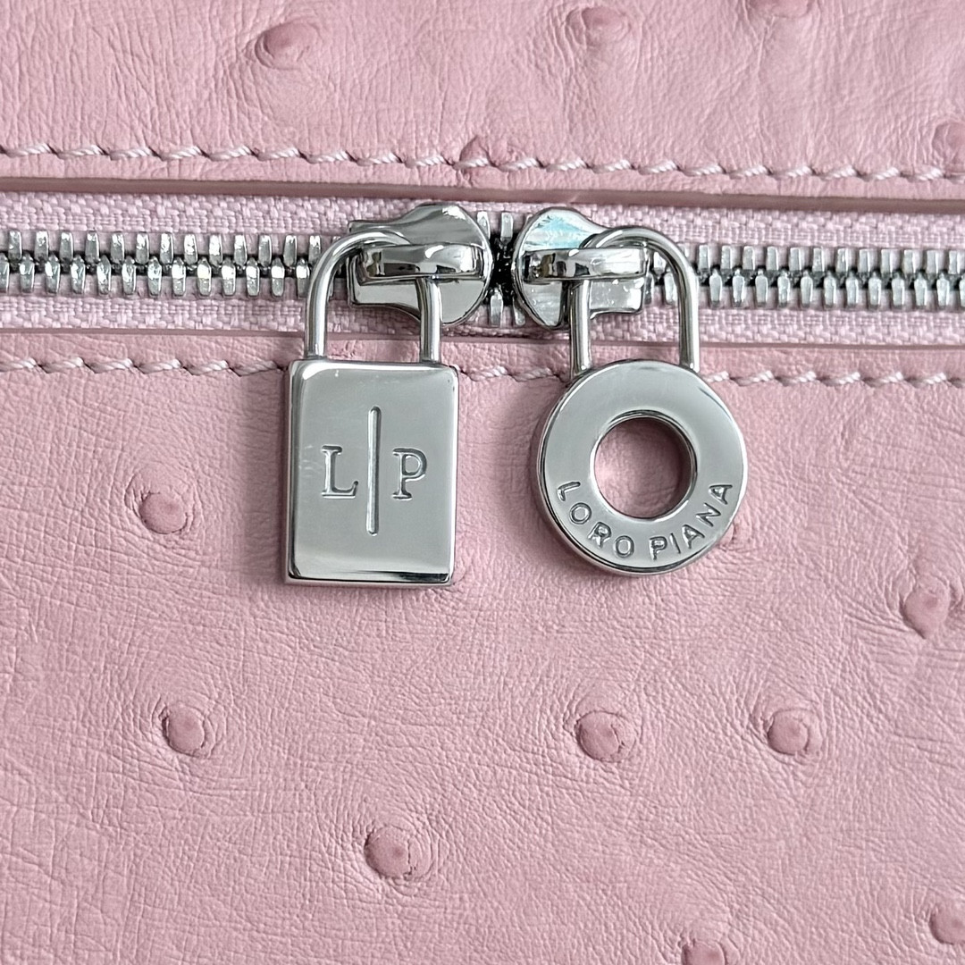 L**o p*ana extra pocket l27 ostrich-grained leather 16x27x10cm