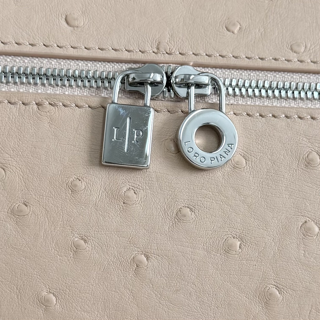 L**o p*ana extra pocket l27 ostrich-grained leather 16x27x10cm