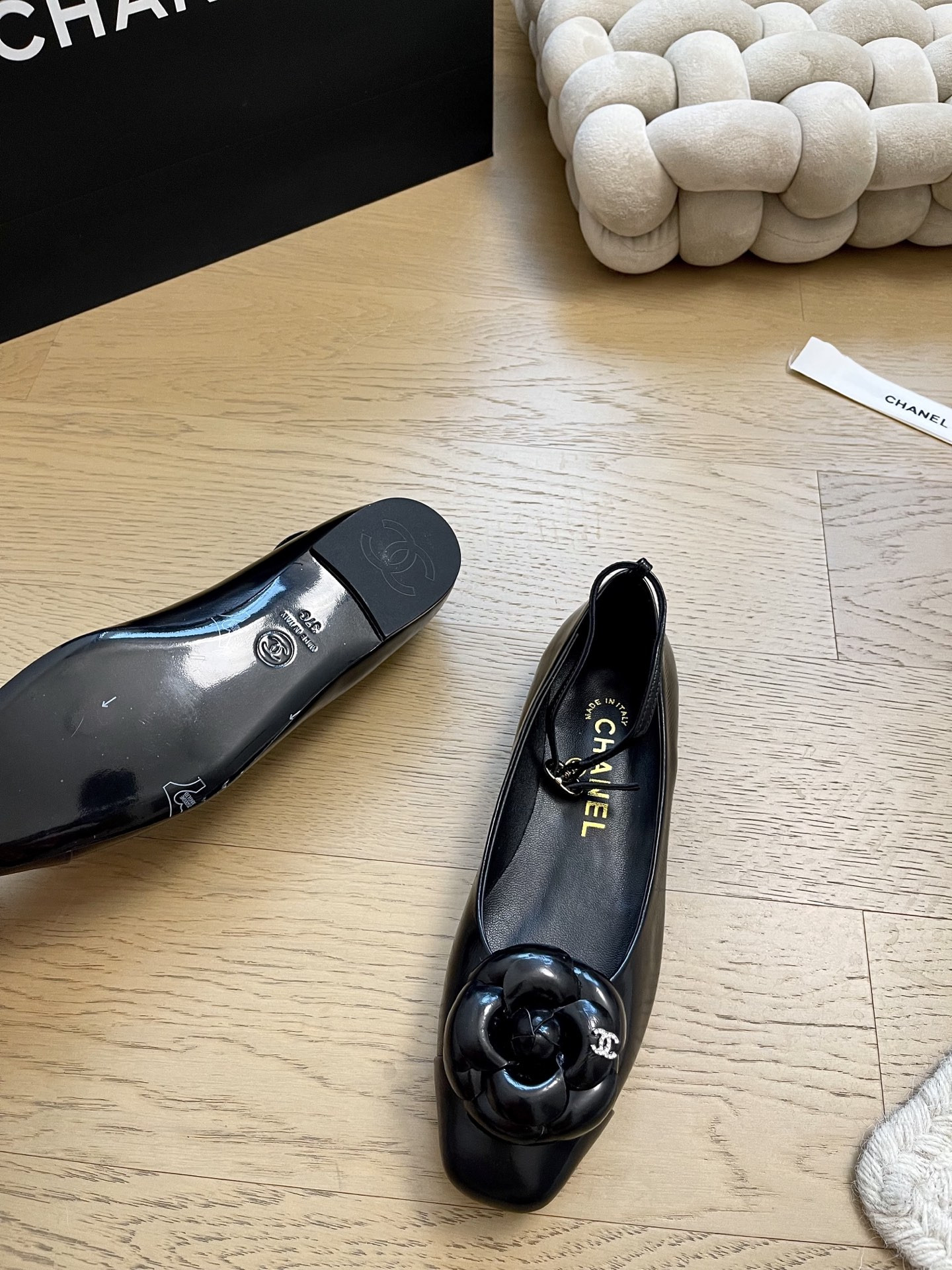 ua Ch*el ballet flats